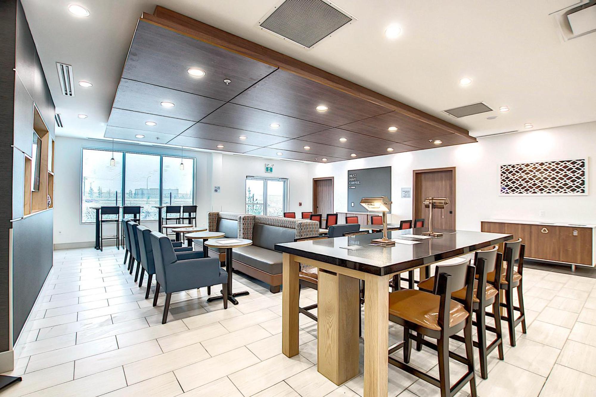 Holiday Inn Express & Suites - Calgary Airport Trail Ne By Ihg Экстерьер фото