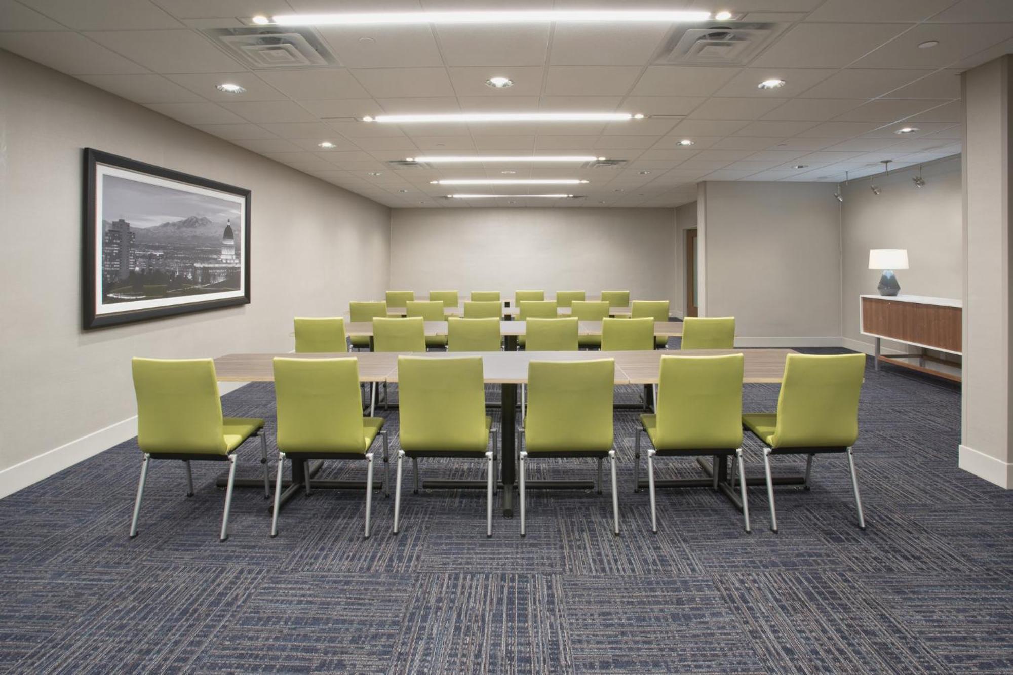 Holiday Inn Express & Suites - Calgary Airport Trail Ne By Ihg Экстерьер фото
